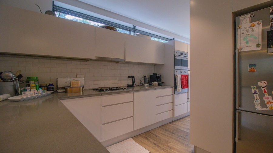 To Let 2 Bedroom Property for Rent in Fresnaye Western Cape